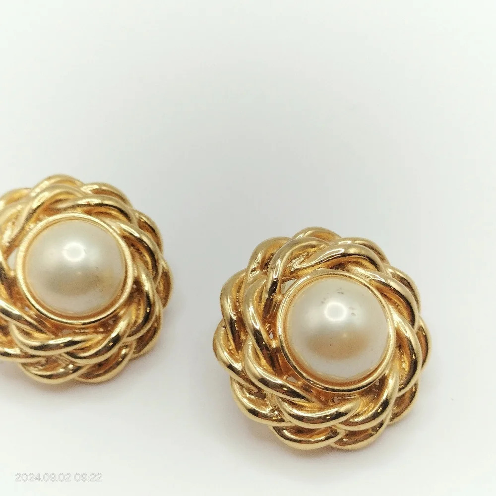 Marvella Vintage Faux Pearl Intertwined Circular Gold Tone Fashion Post Earrings